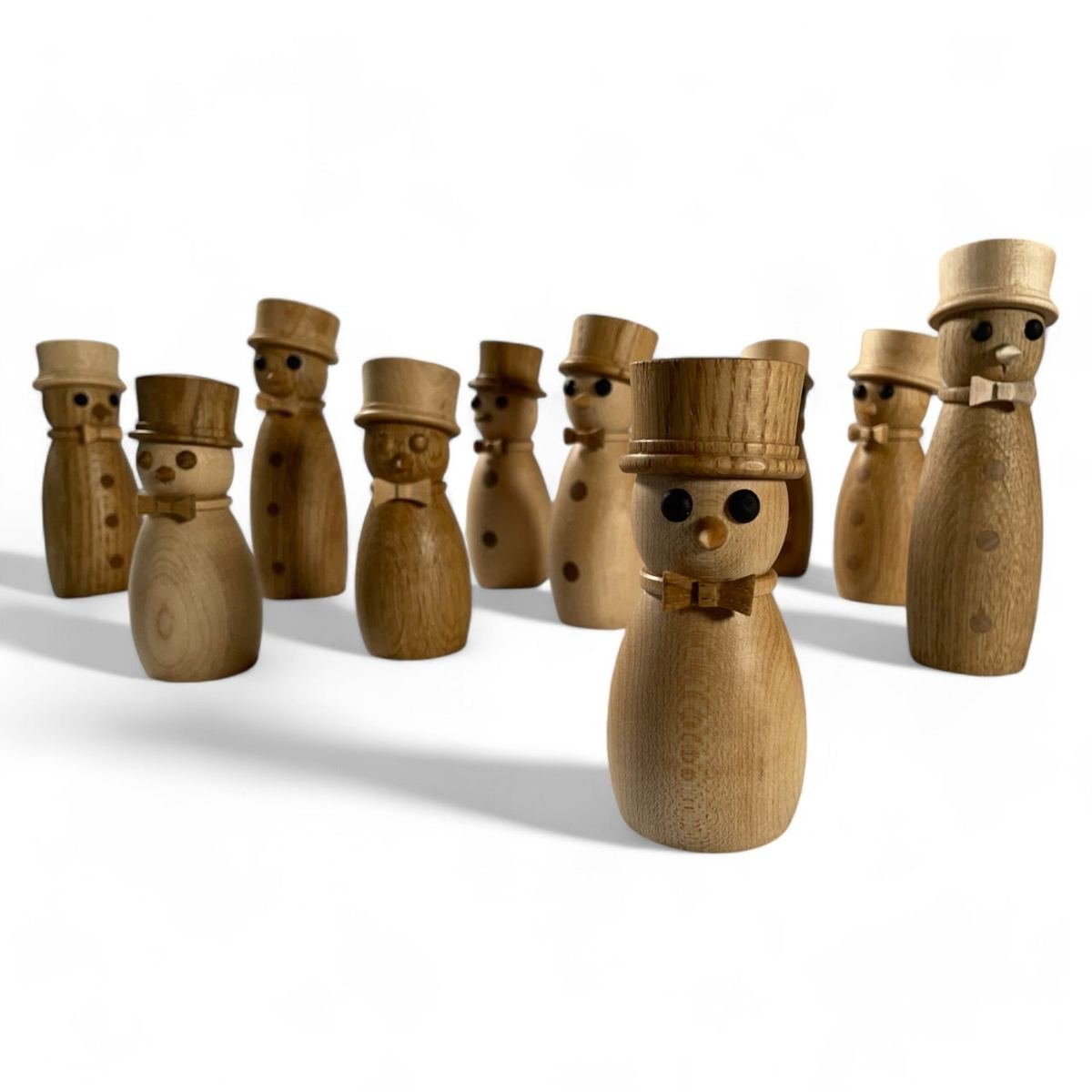 Figurine de bonhomme de neige en bois d'érable (4,5" x 1,5" x 1,5"), photo 1