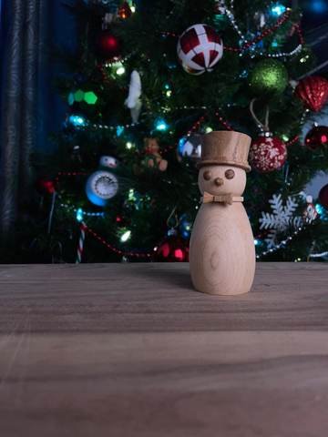 Figurine de bonhomme de neige en bois d'érable (4,5" x 1,5" x 1,5"), photo 5