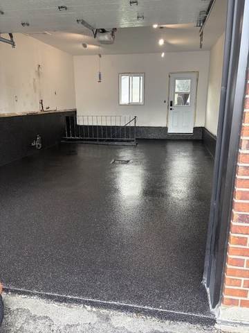 Plancher et murs de garage, flakes noirs