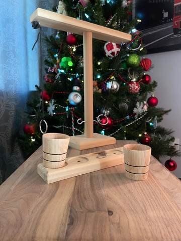 Jeu de lancer d’anneaux avec 2 verres à shot en bois recyclé (12" x 13" x 2", gravure au choix), photo 2