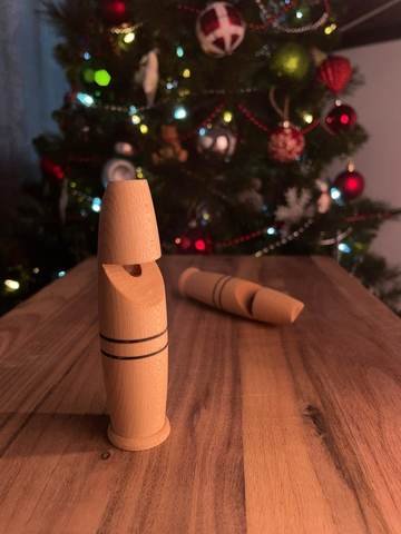 Sifflet artisanal en bois d’érable (4" x 1" x 1"), photo 2